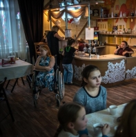 История о том, как в Пензе живет комунна для инвалидов с собственным кафе, и о ее обитателях