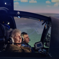 99-летняя ветеран войны поставила рекорд на авиатренажере
