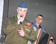 АПЛОДИСМЕНТЫ ВОЕННОЙ ПЕСНЕ