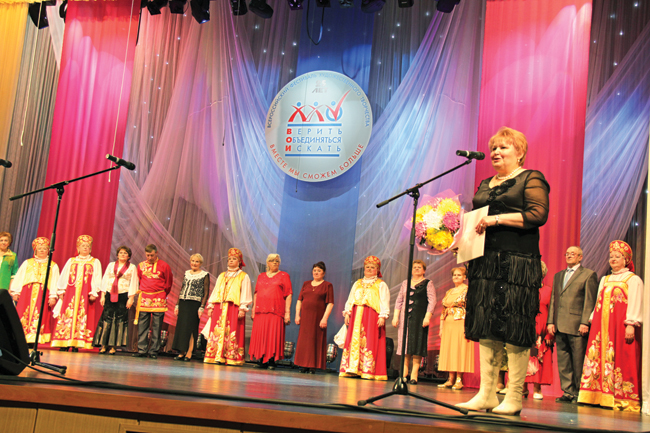 Участники фестиваля и Н.Е. Ковалевская2