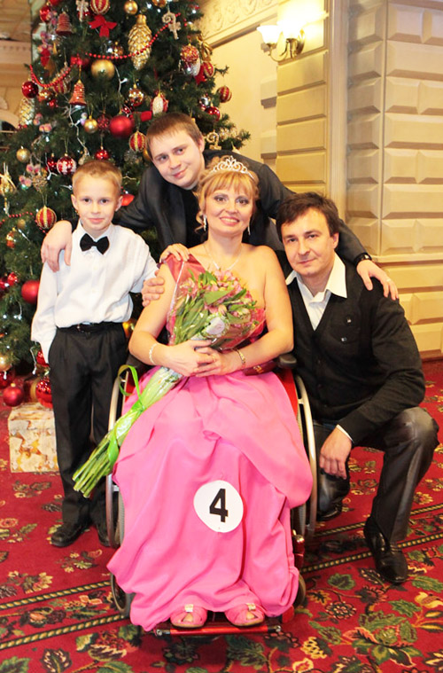 Победительница конкурса  Ирина Салтыкова  со своей семьей
