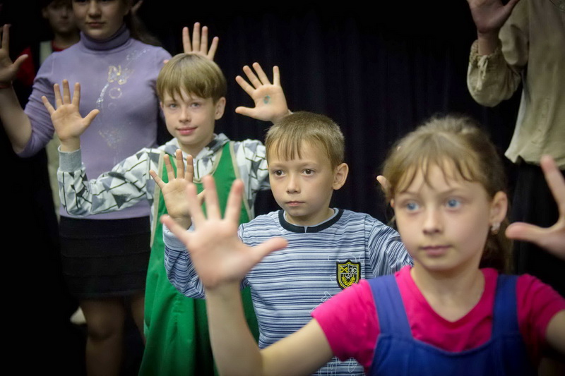 Одно из самых эффективных средств адаптации детей с особыми потребностями - привлечение их к занятиям в интегрированных театральных и танцевальных коллективах