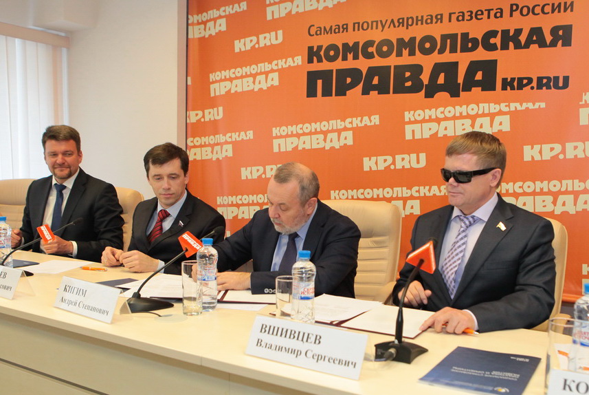 Соглашение подписывают: Станислав Иванов, Михаил Терентьев, Андрей Кигим, Владимир Вшивцев